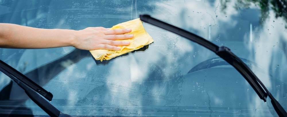 comment nettoyer entretenir vitres pare brise