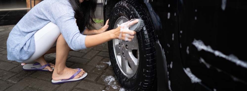 comment nettoyer faire briller pneus voiture